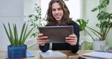 virtual-online-lesson-smiling-teenager-guy-learns-2022-05-25-01-01-43-utc.jpg